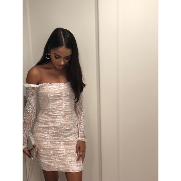 Elle Bodycon Lace Dress - Picture 2 of 3